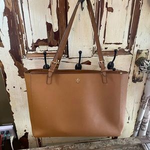 Tory Burch beautiful handbag ready for a new home!
